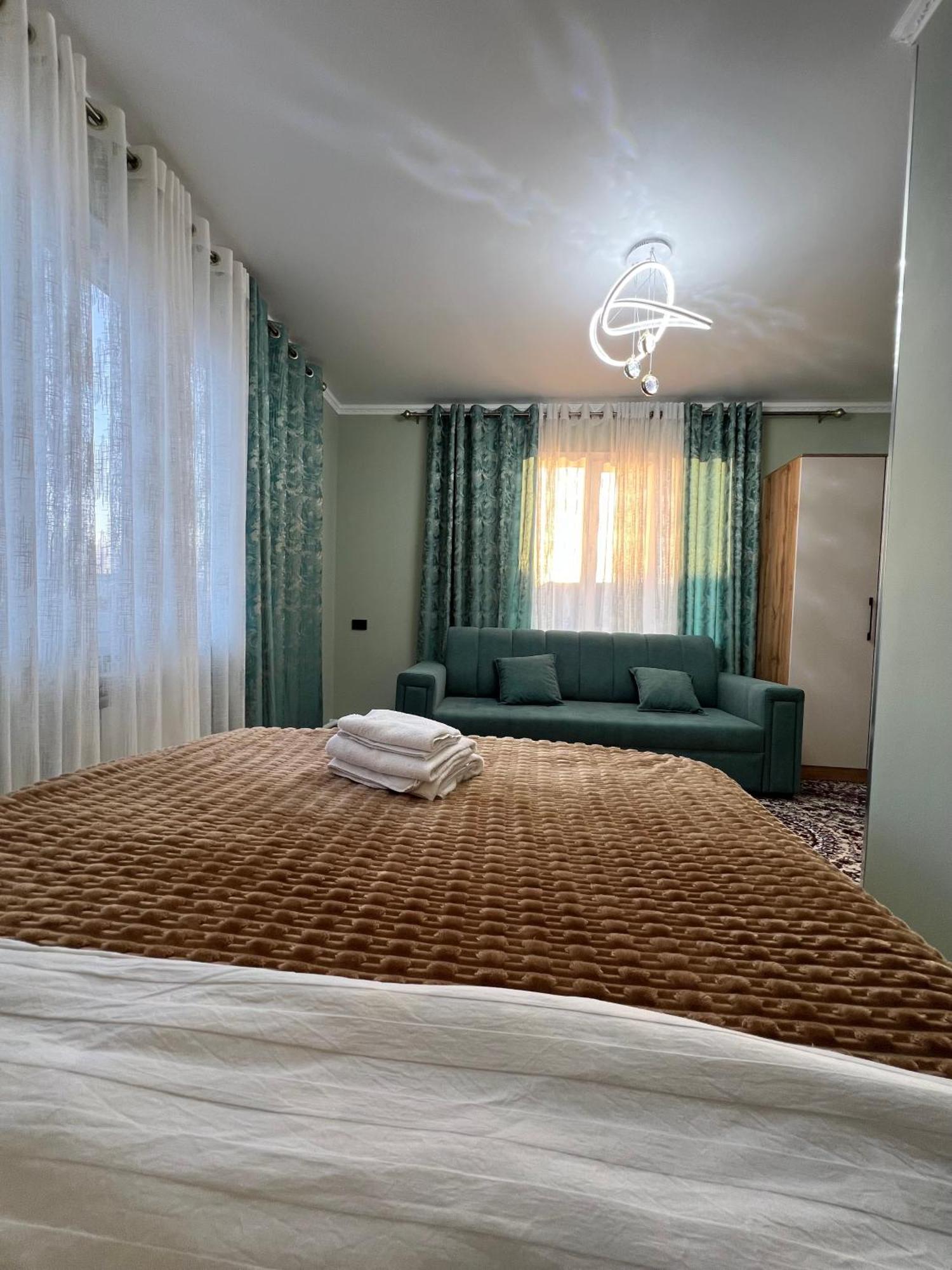Maral Guesthouse Karakoł Zewnętrze zdjęcie